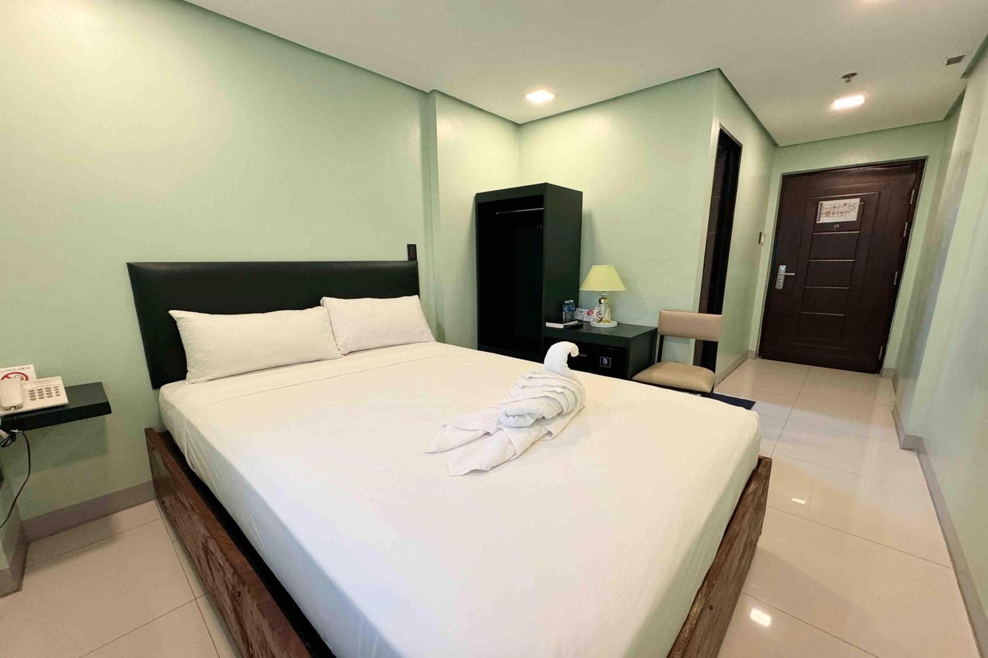 Belltower CSheLi Suites Vigan Buitenkant foto