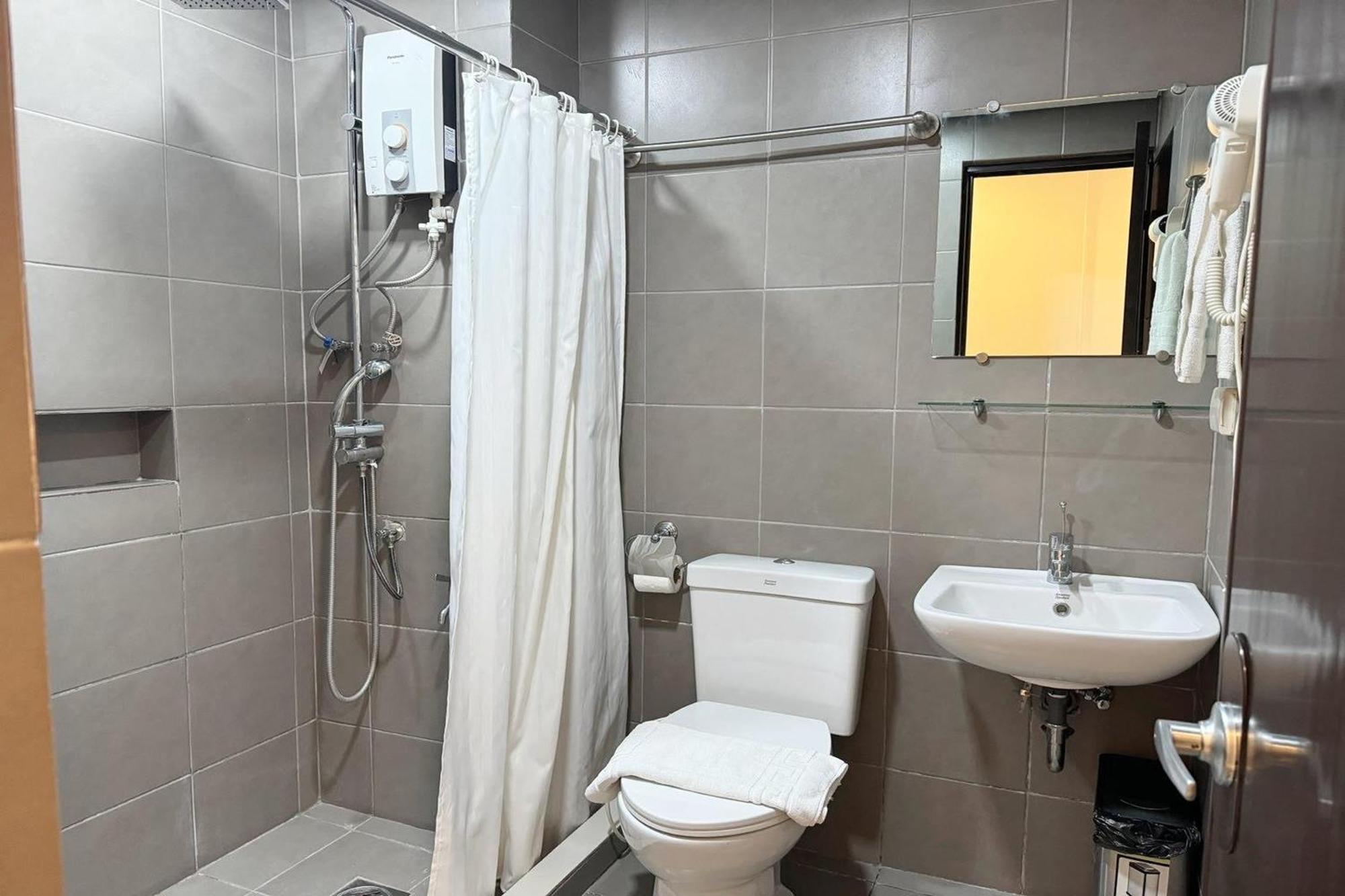 Belltower CSheLi Suites Vigan Buitenkant foto