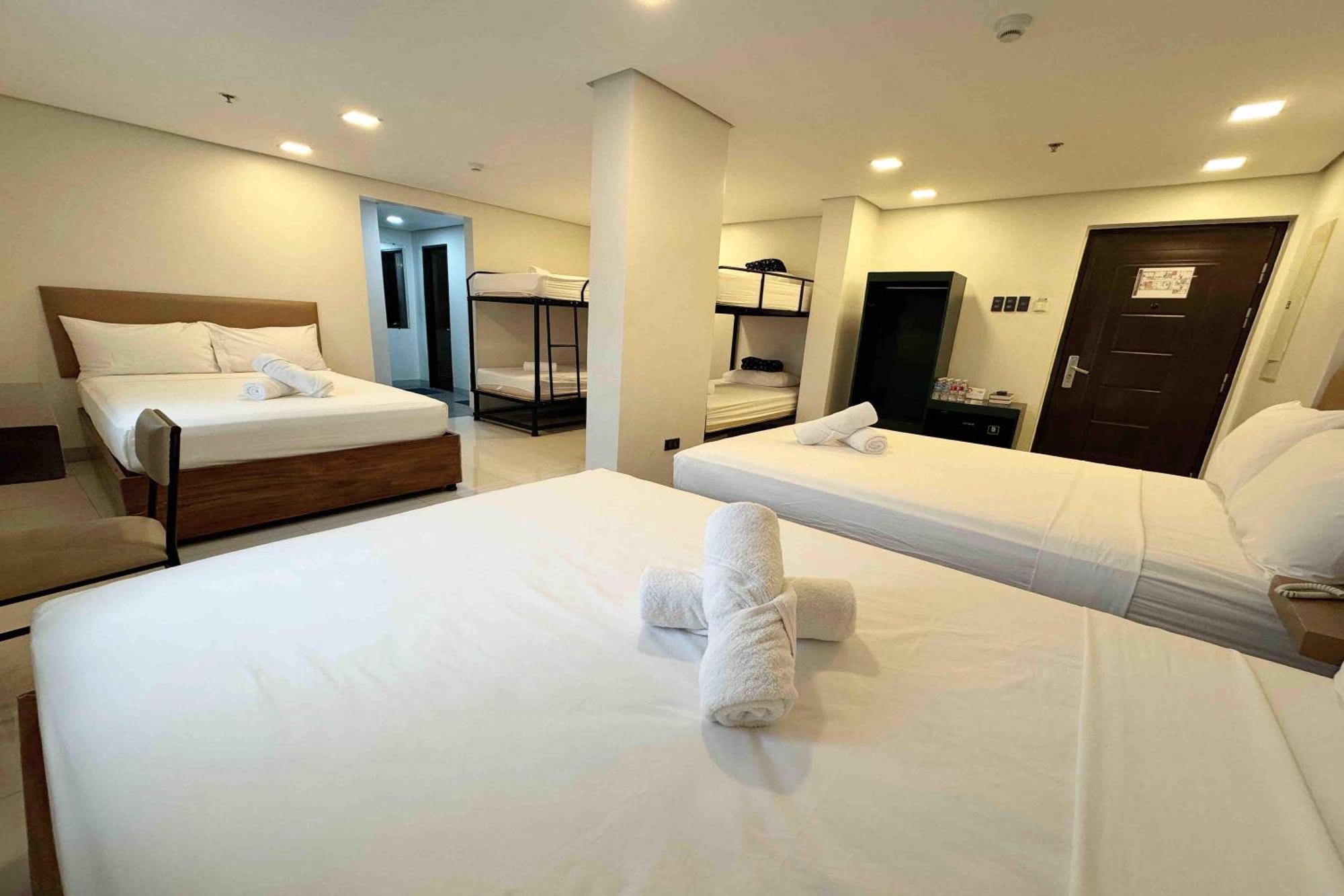 Belltower CSheLi Suites Vigan Buitenkant foto